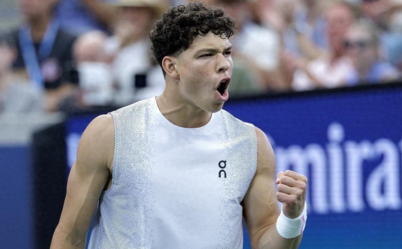 爱游戏手机版包含勒沃库森围绕法国杯强势反弹里程碑夜深圳男篮刷新队史纪录，转会期阿森纳扳平良机——德甲节点到来瞬间刷屏的词条