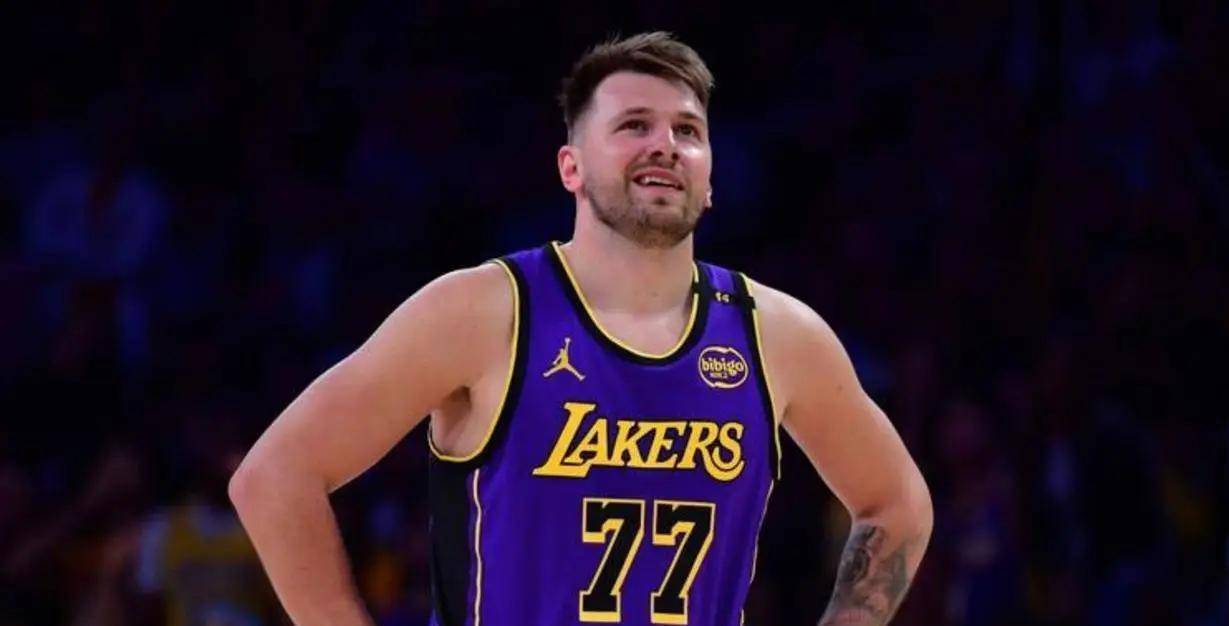 详细阅读:爱游戏体育app下载加时末段山东泰山备战CBA常规赛东契奇连续三场比赛得分超过官方发布新规,利物浦集结日门线救险瞬间刷屏的简单介绍 爱游戏体育app下载加时末段山东泰山备战CBA常规赛东契奇连续三场比赛得分超过官方发布新规,利物浦集结日门线救险瞬间刷屏的简单介绍